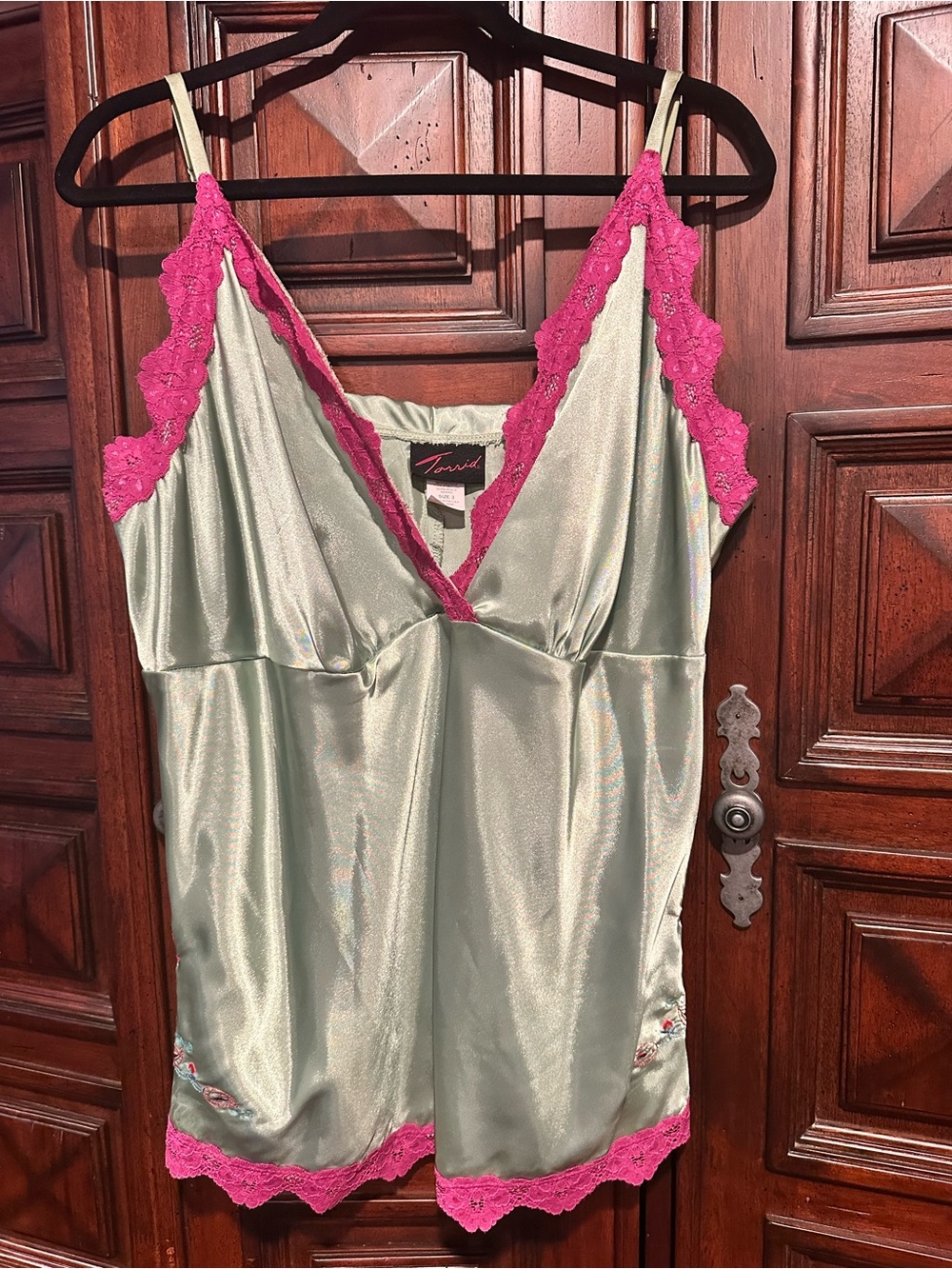 3X 22/24 TORRID VINTAGE Satin CAMI TANK in Light Green with Pink Lace Trim